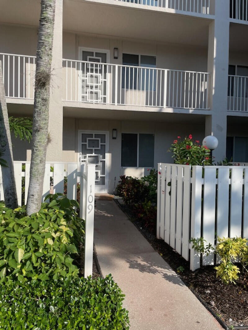 HUNTINGTON POINTE - Residential