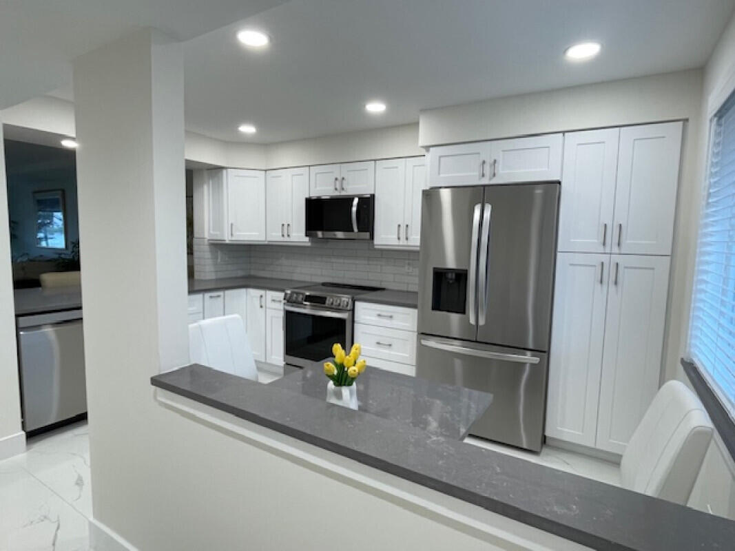 HUNTINGTON POINTE - Residential