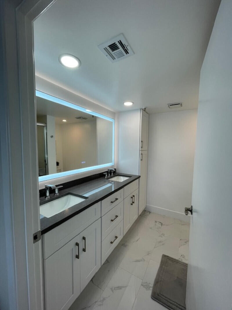 HUNTINGTON POINTE - Residential