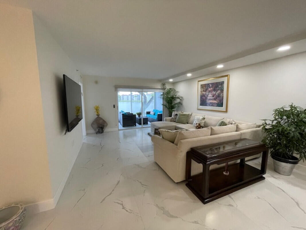 HUNTINGTON POINTE - Residential