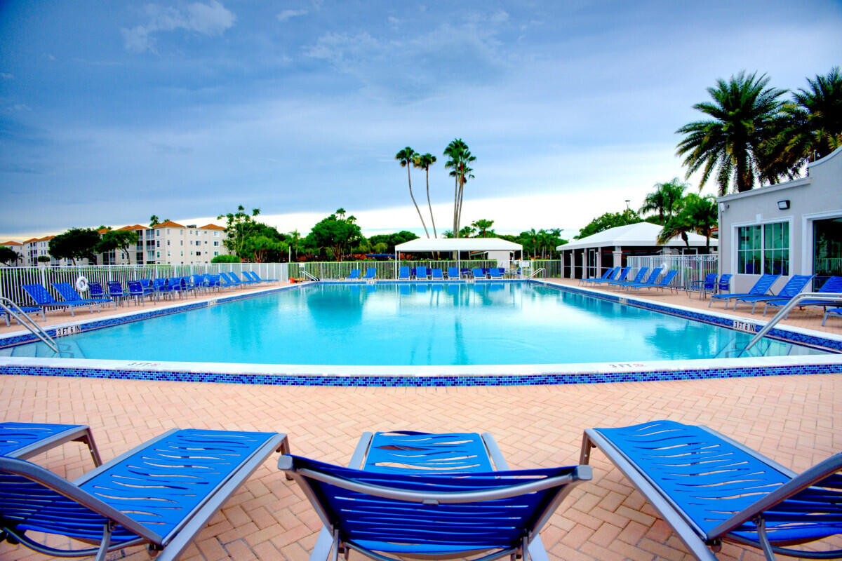 HUNTINGTON POINTE - Residential