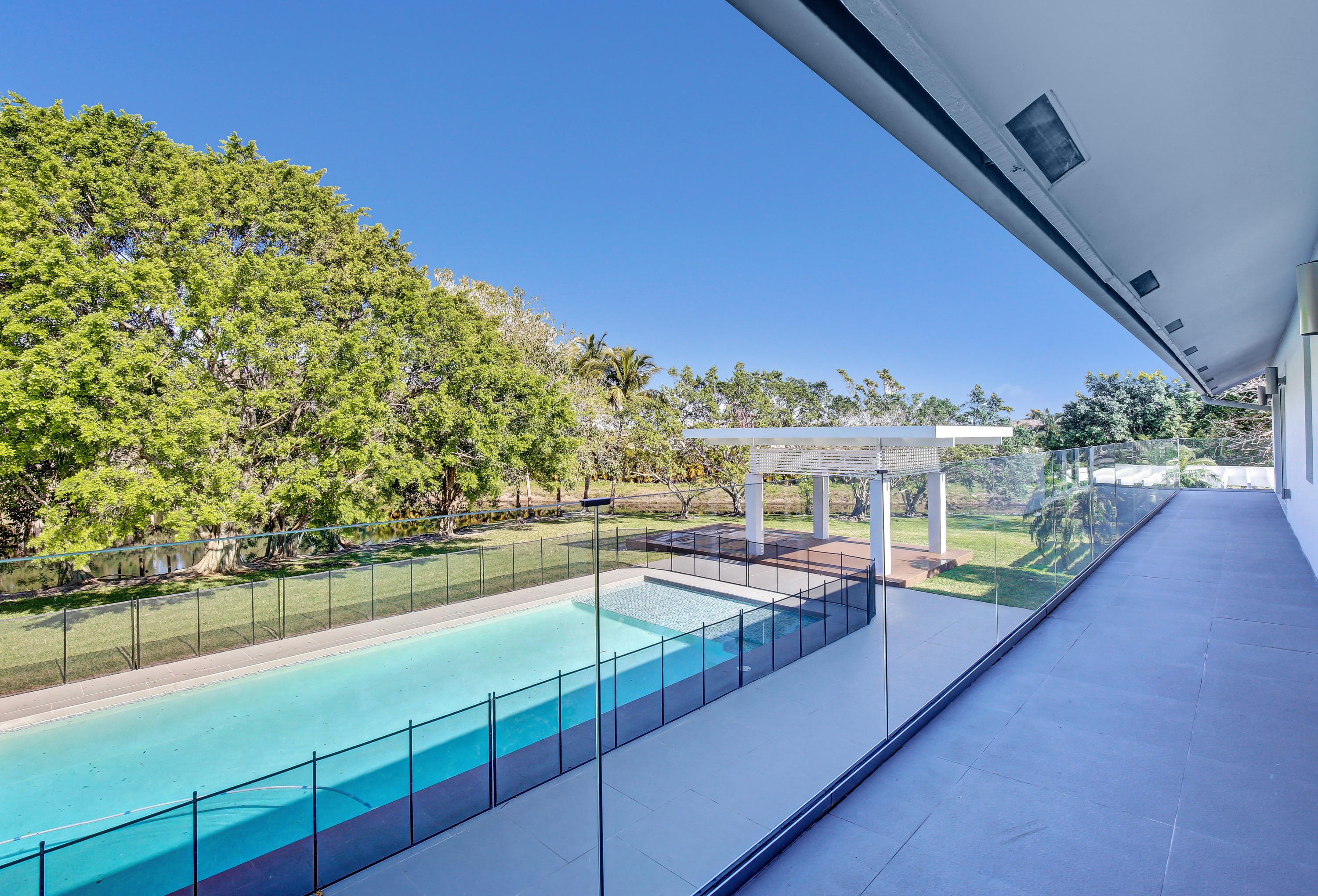PALM BEACH POINT - Residential