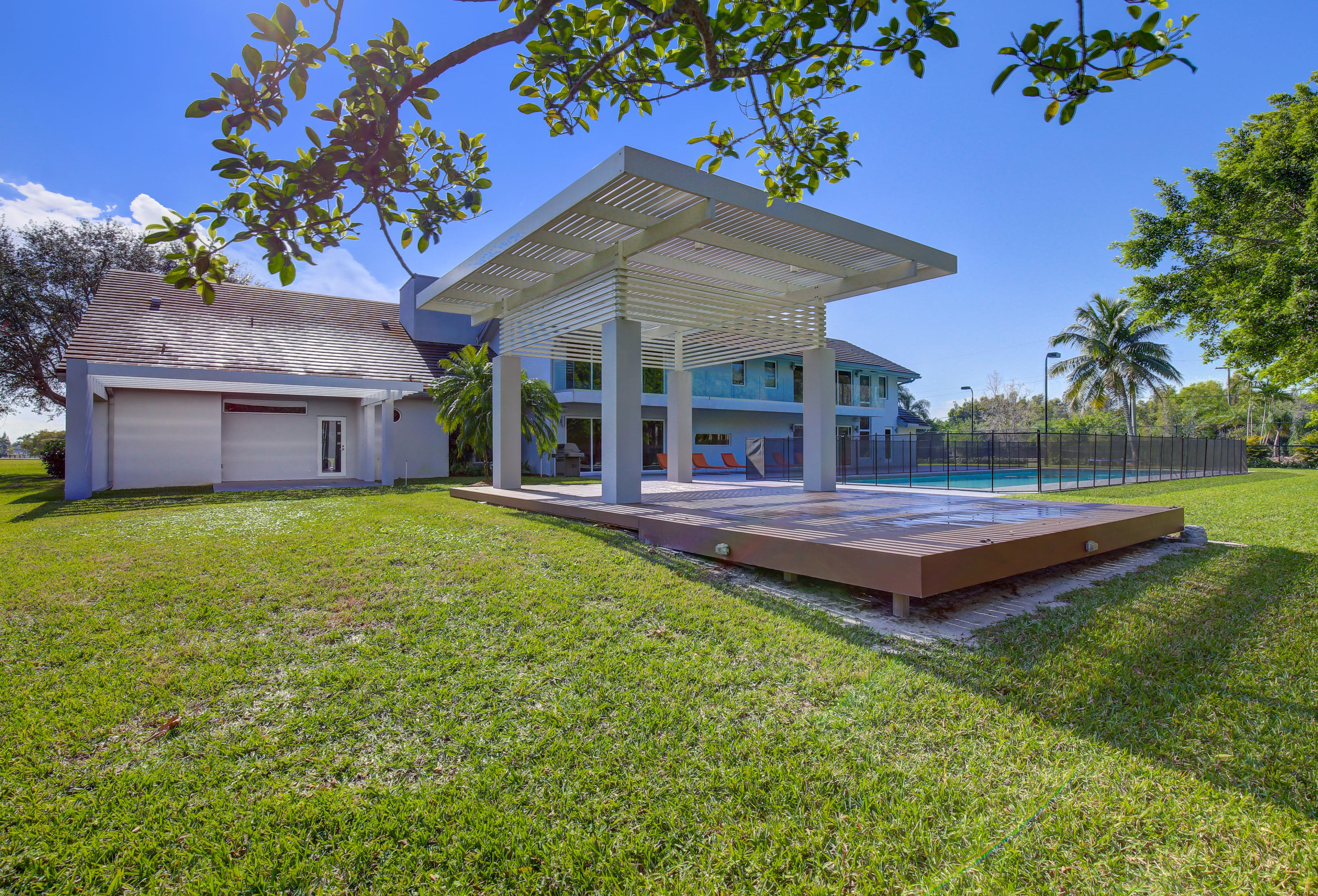 PALM BEACH POINT - Residential