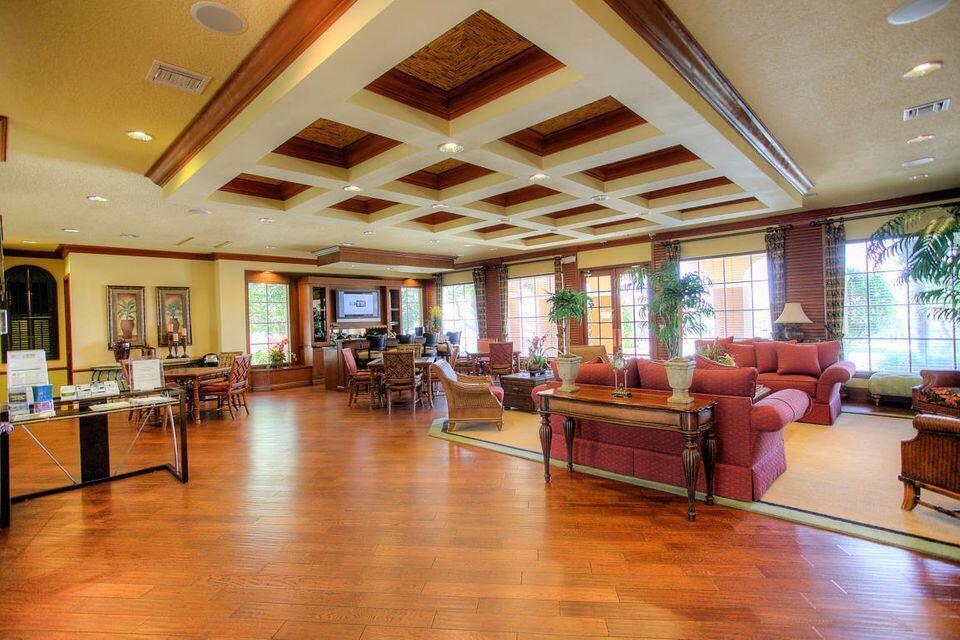 YACHT CLUB - Residential Lease