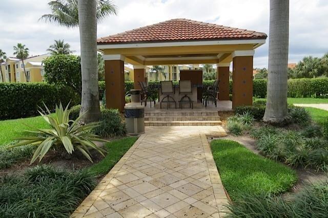 YACHT CLUB - Residential Lease
