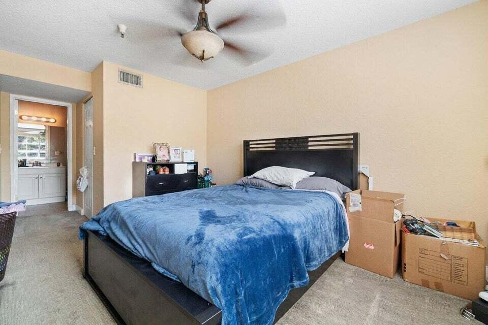 YACHT CLUB - Residential Lease