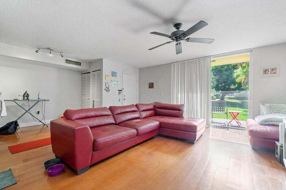 YACHT CLUB - Residential Lease