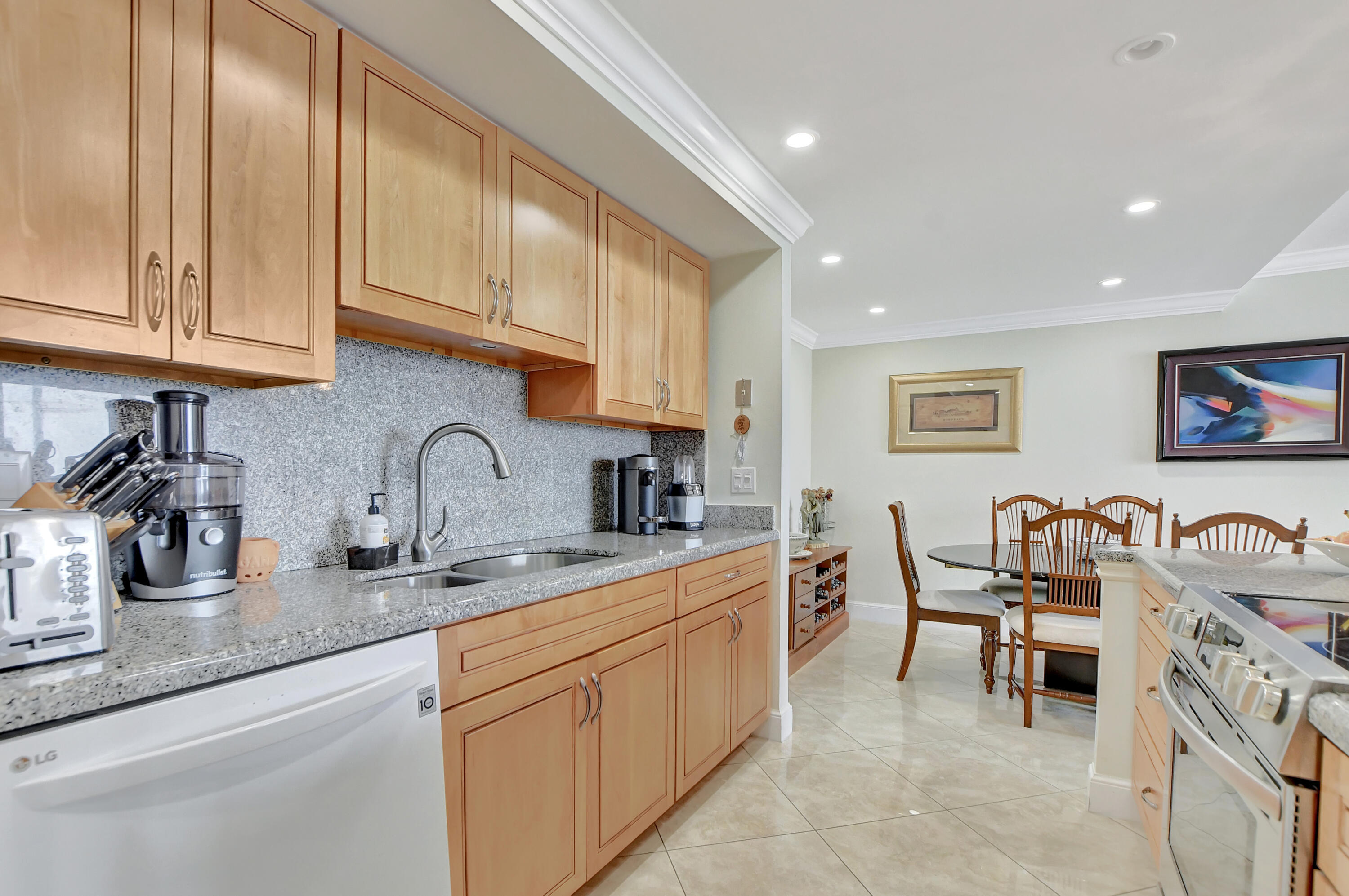 BOCA TOWERS CONDO PORTION - Residential Lease