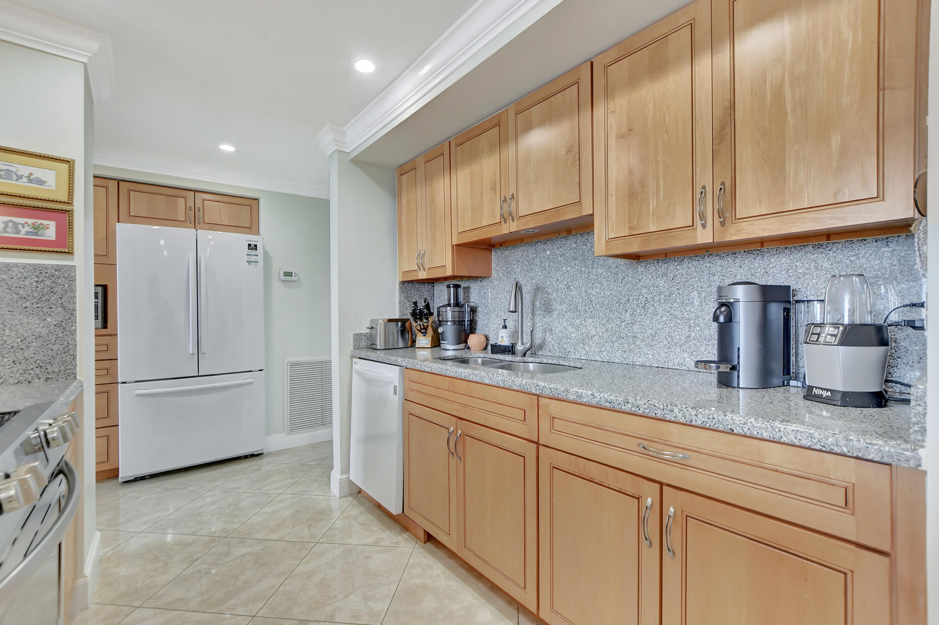 BOCA TOWERS CONDO PORTION - Residential Lease