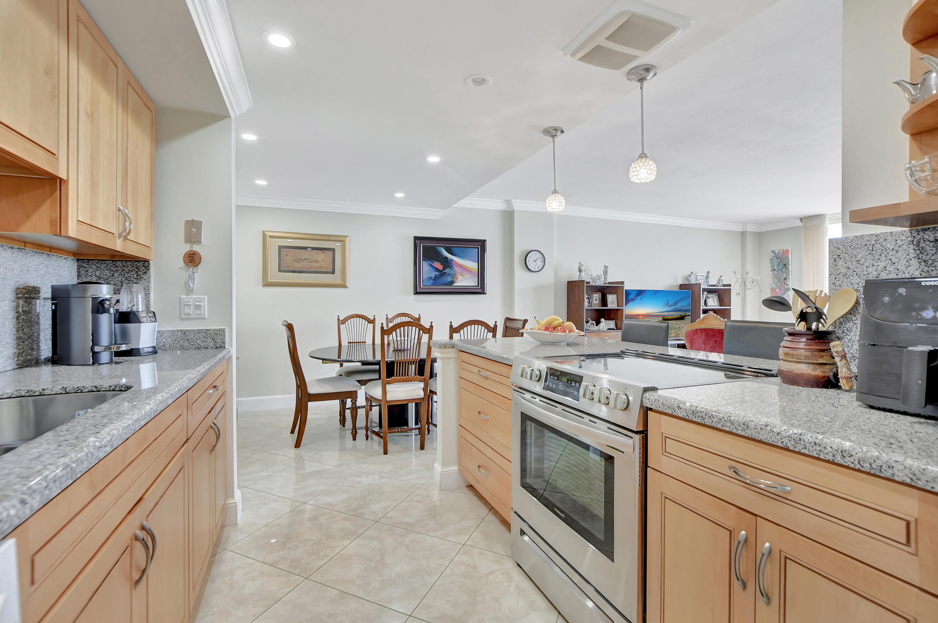 BOCA TOWERS CONDO PORTION - Residential Lease