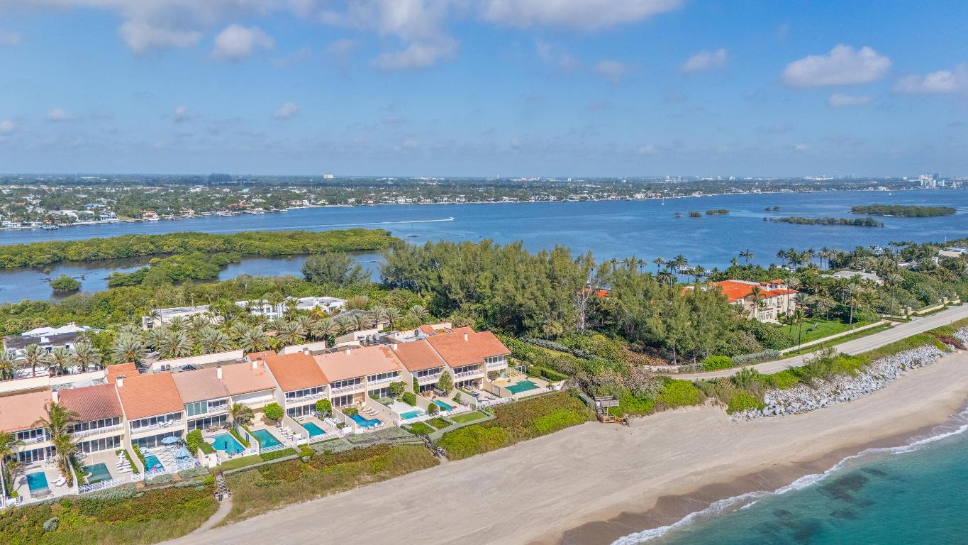 RESIDENCES AT SLOANS CURVE - Residential