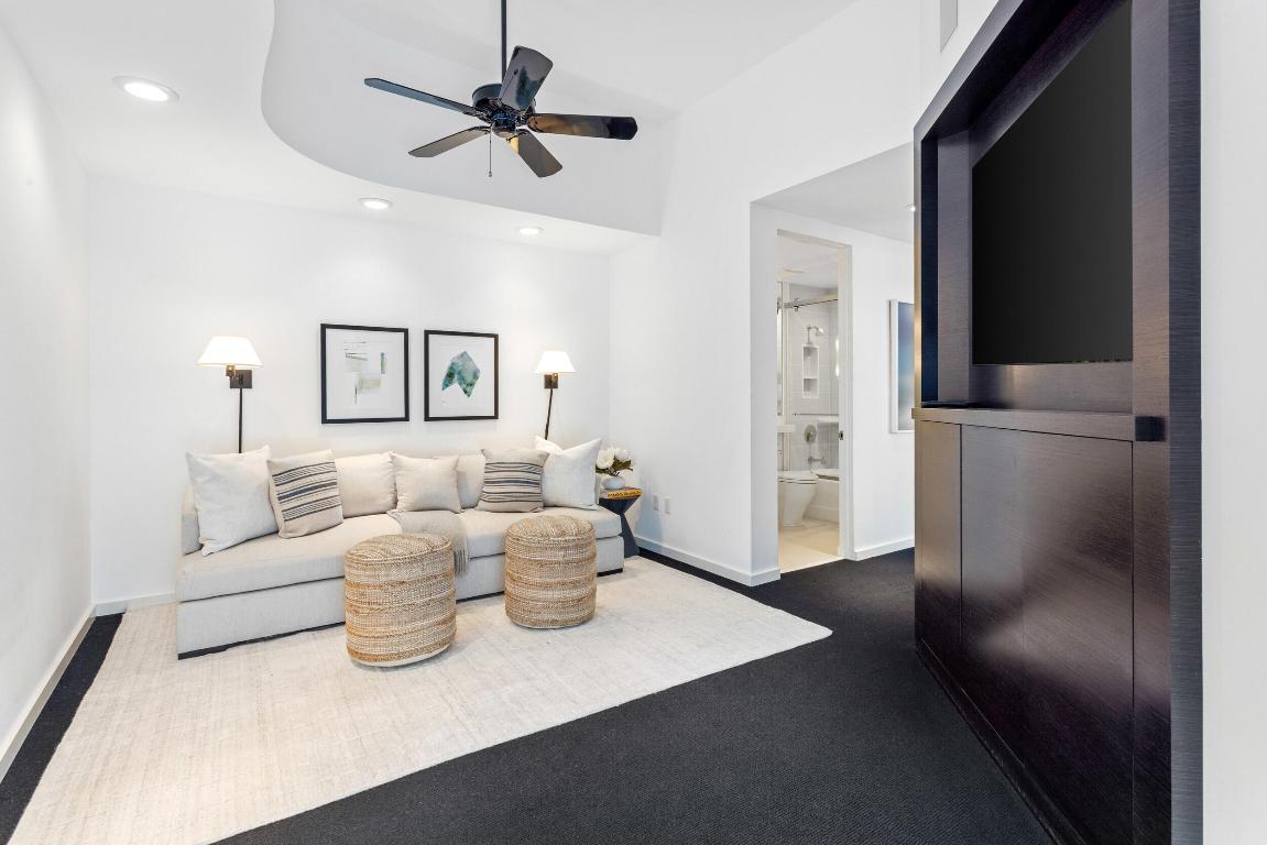 RESIDENCES AT SLOANS CURVE - Residential