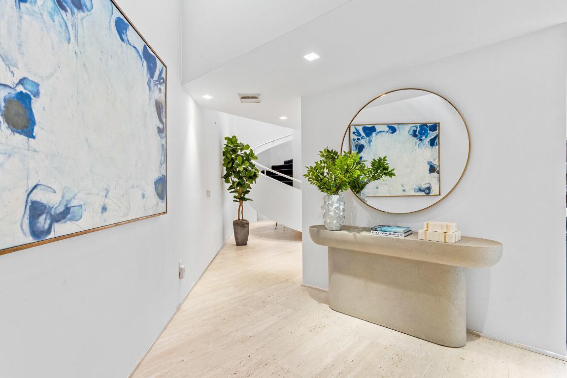 RESIDENCES AT SLOANS CURVE - Residential
