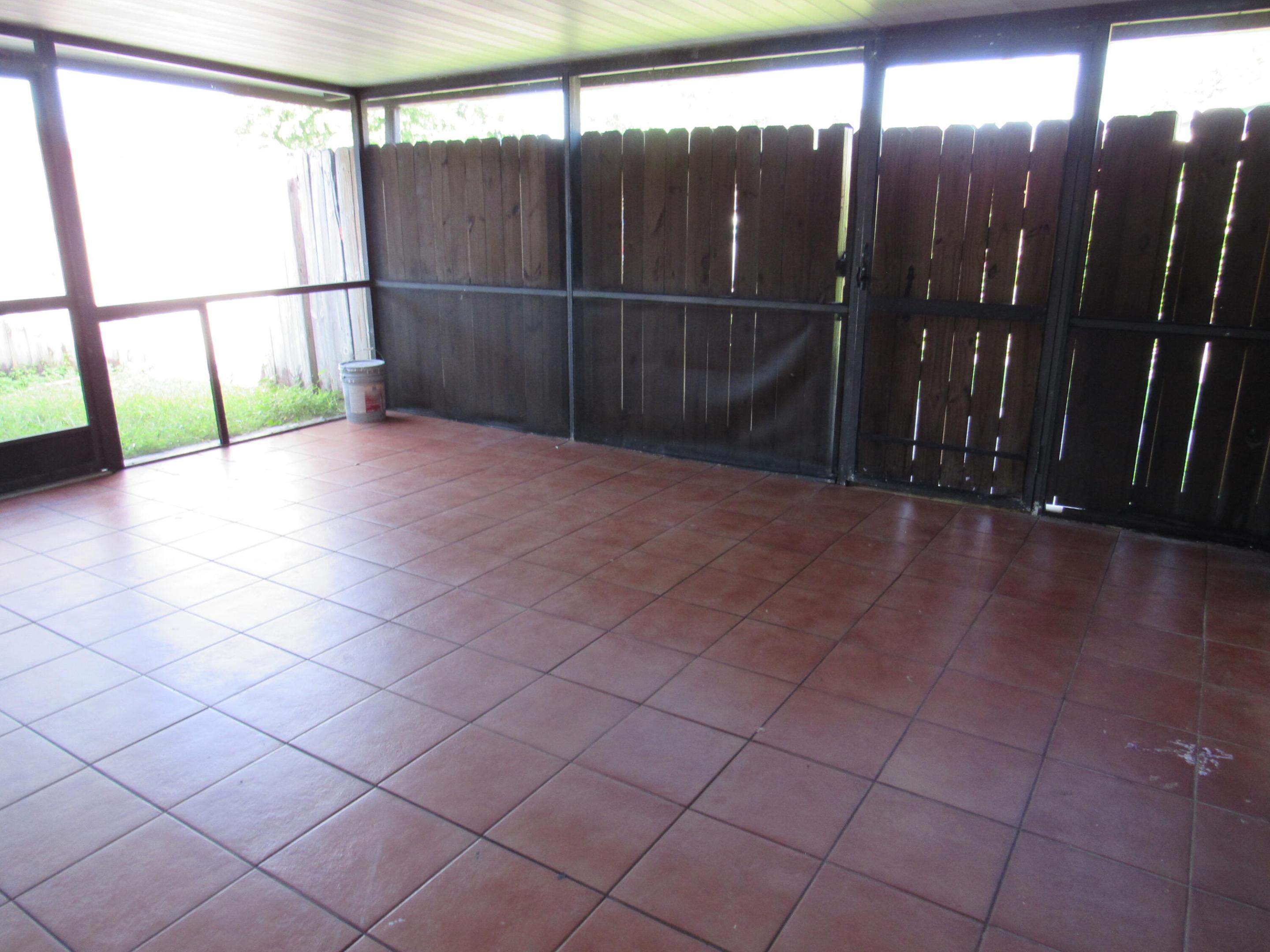 TREE LAKE - Residential Lease