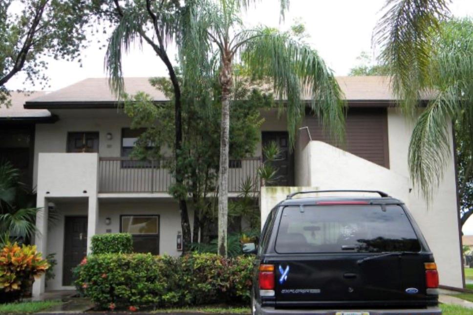 Don't miss out on this rare opportunity to own a cozy updated 2Br, 2Ba ground unit apt inthe highly sought-after WELLEBY SHORES Condo in Sunrise. UNIT RENTED UNTIL OCTOBER 31ST, 2023.