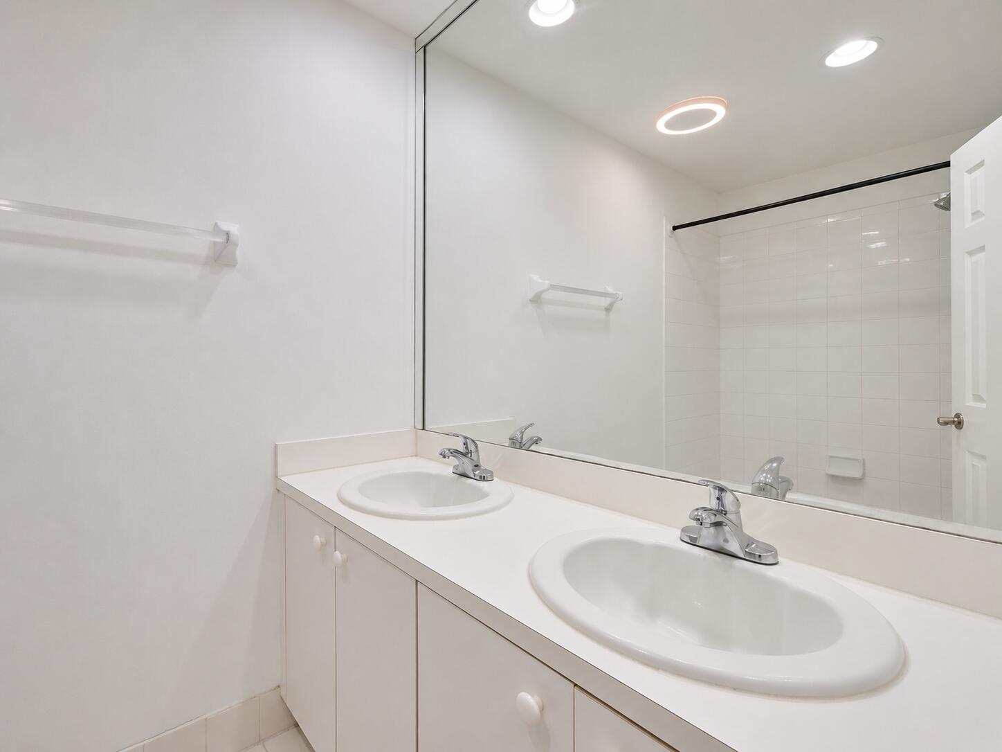 WYNDHAM LAKES EAST - Residential