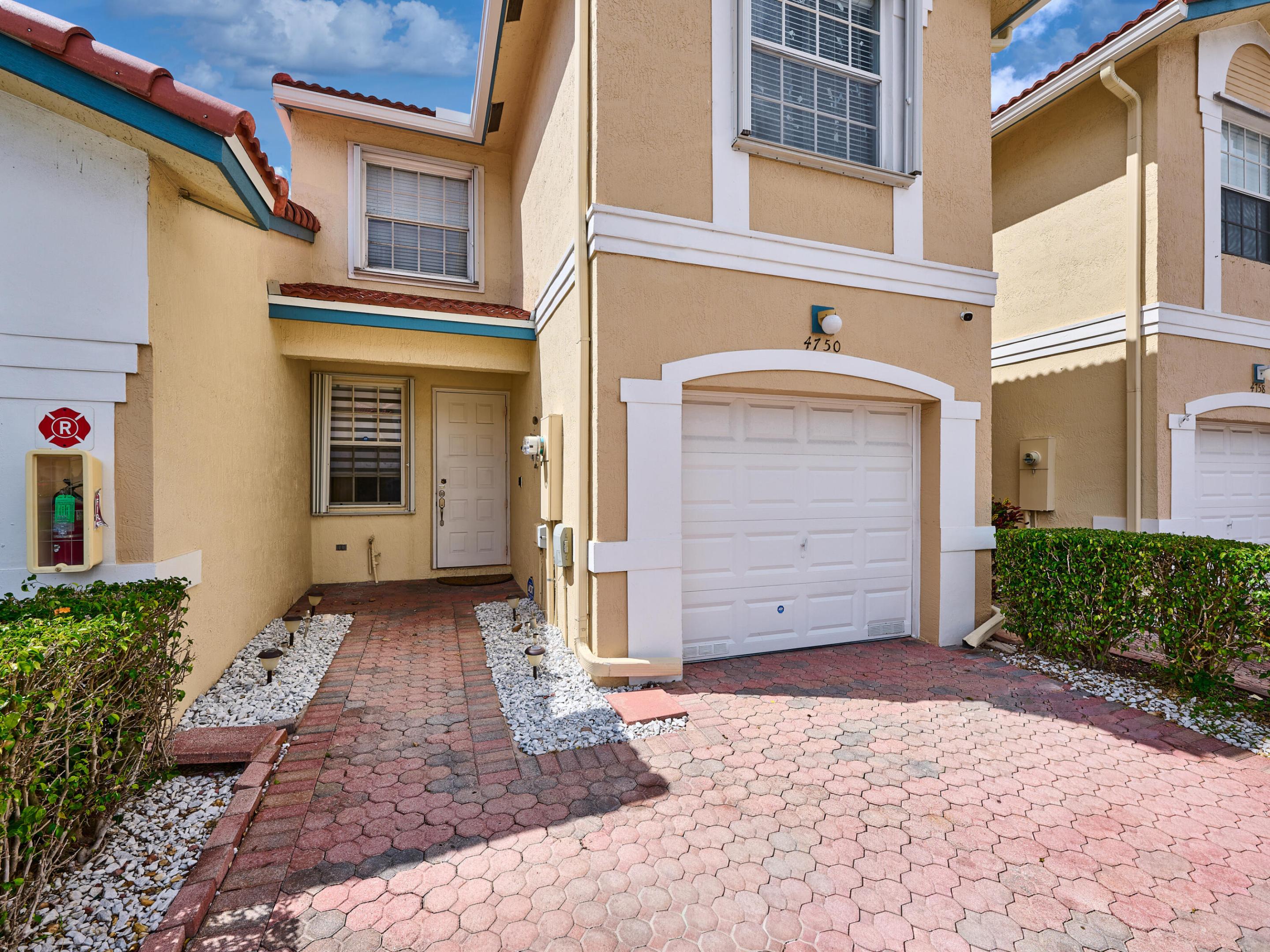 WYNDHAM LAKES EAST - Residential