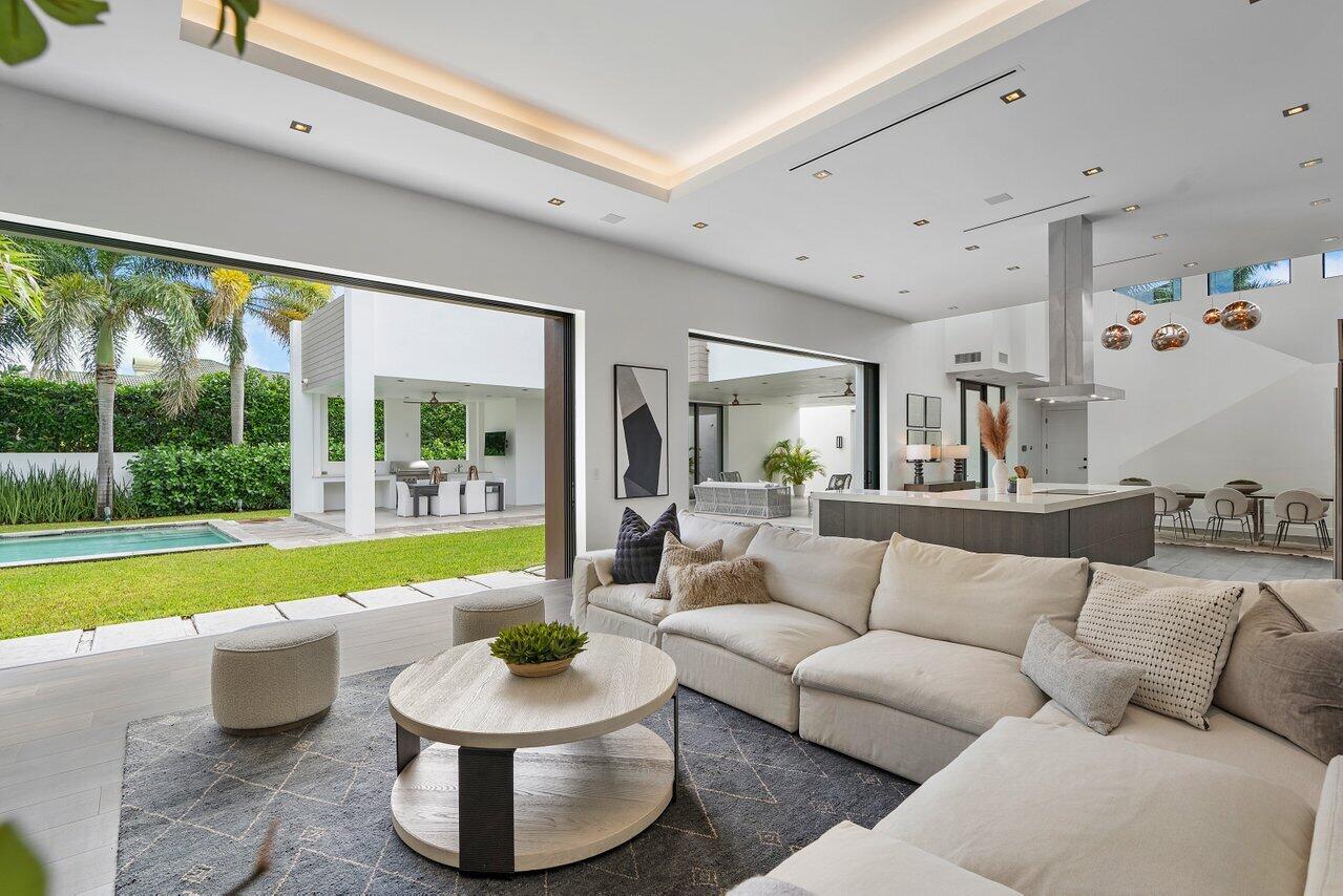 ROYAL PALM YACHT & COUNTRY CLUB - Residential