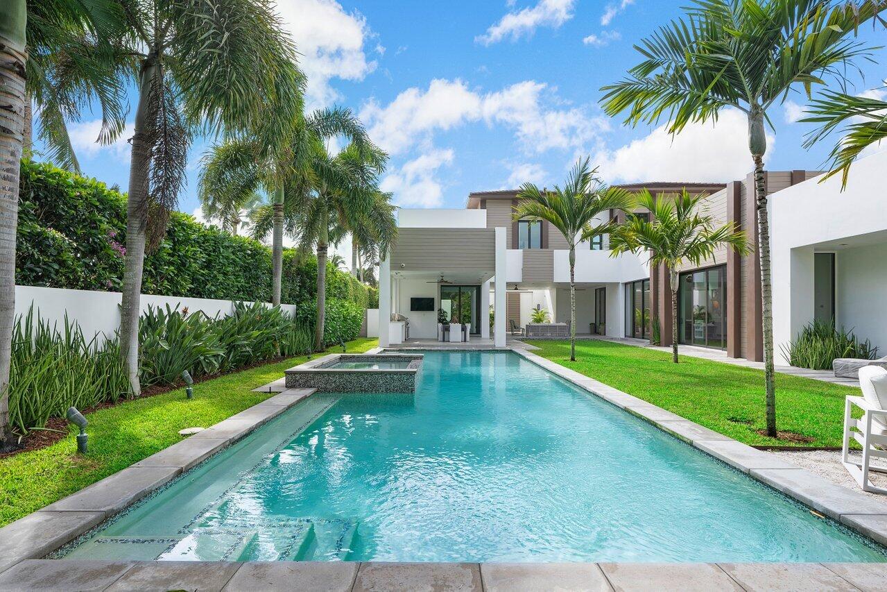 ROYAL PALM YACHT & COUNTRY CLUB - Residential