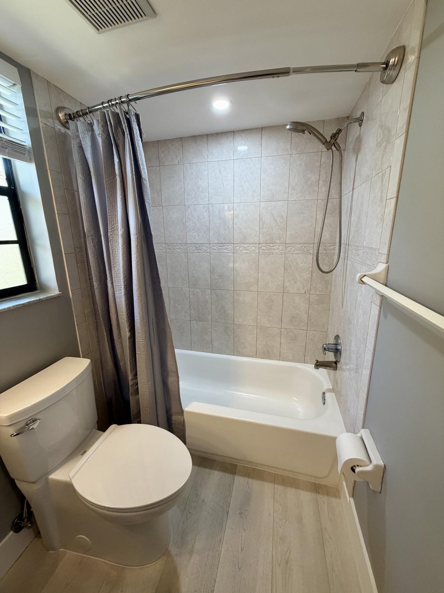 LAKE WINDWOOD CONDO - Residential