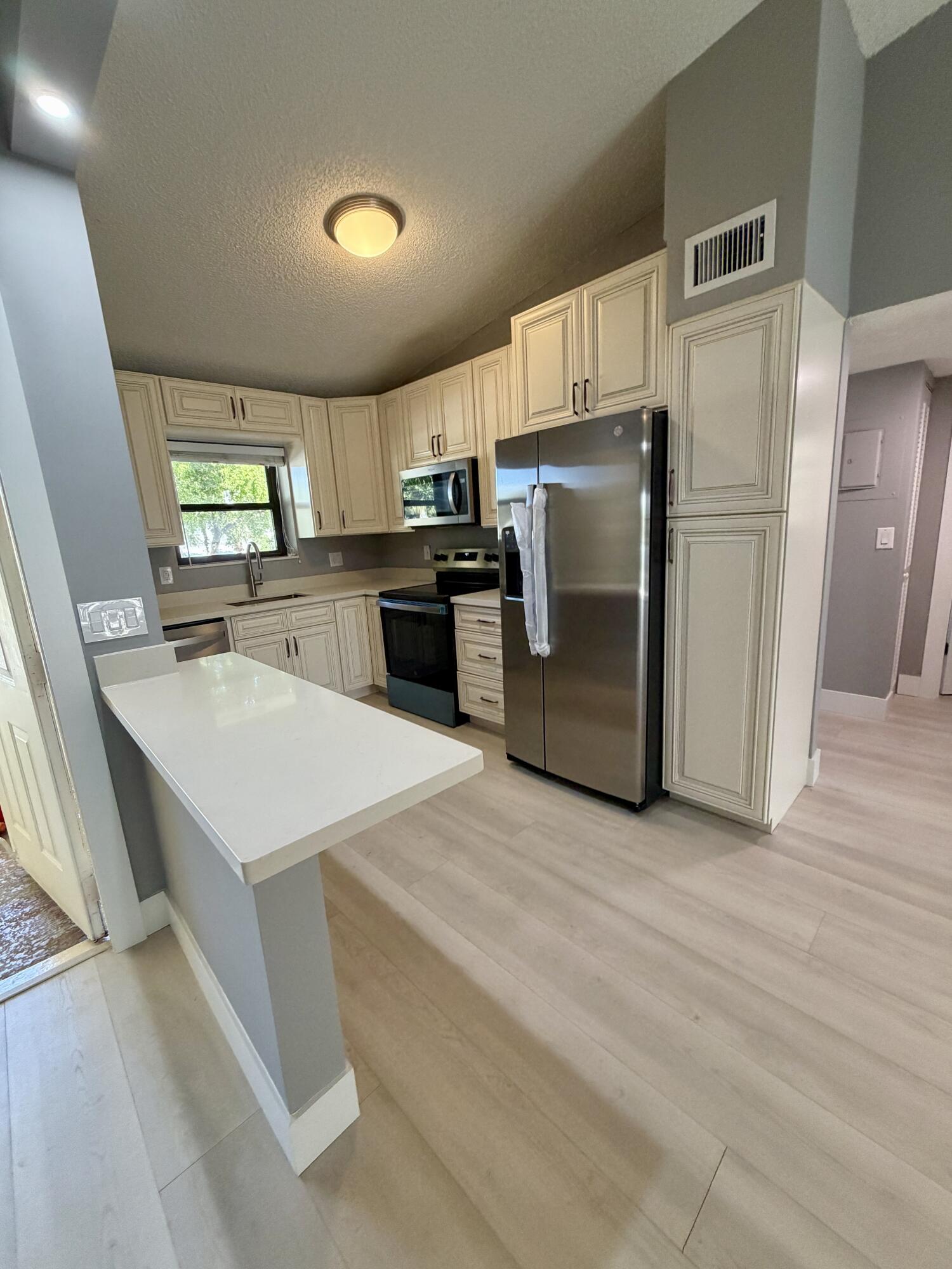 LAKE WINDWOOD CONDO - Residential
