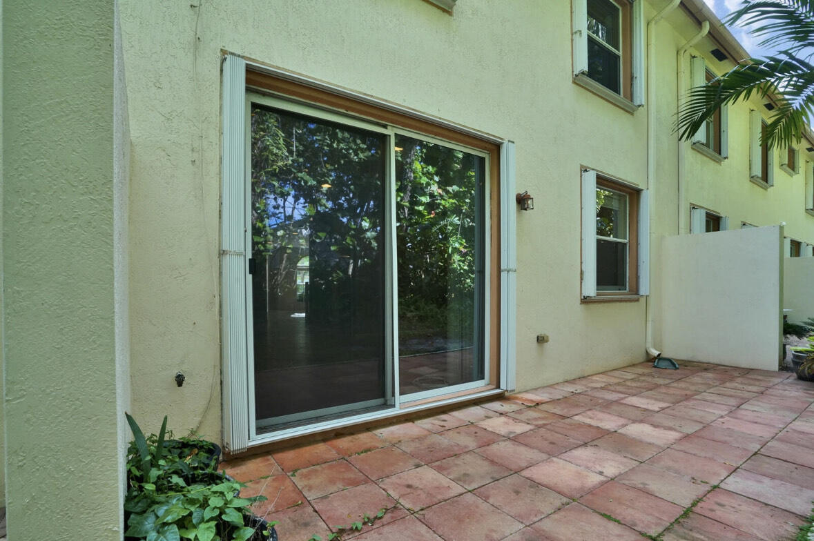 DREXEL PARK TOWNHOMES I CONDO - Residential Lease