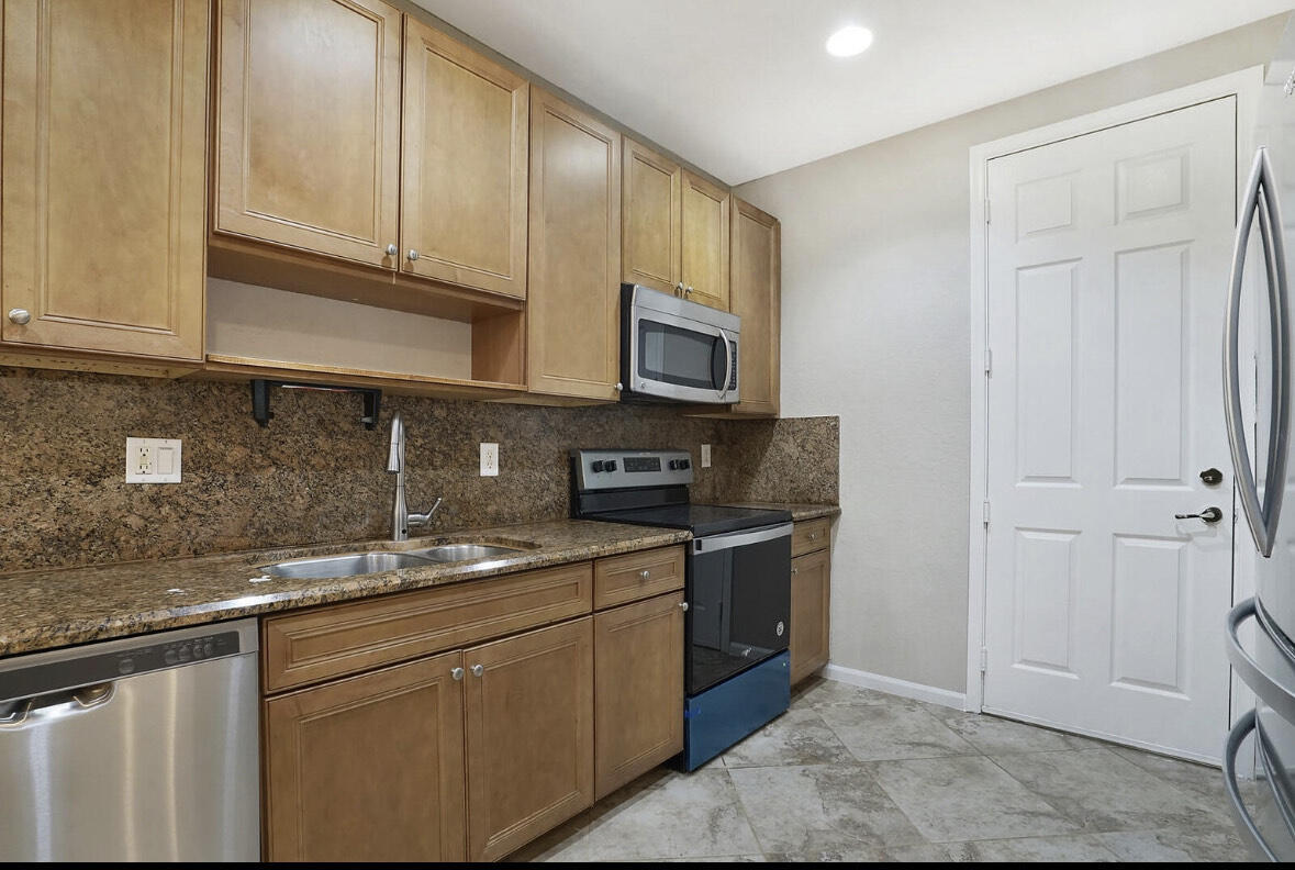 DREXEL PARK TOWNHOMES I CONDO - Residential Lease