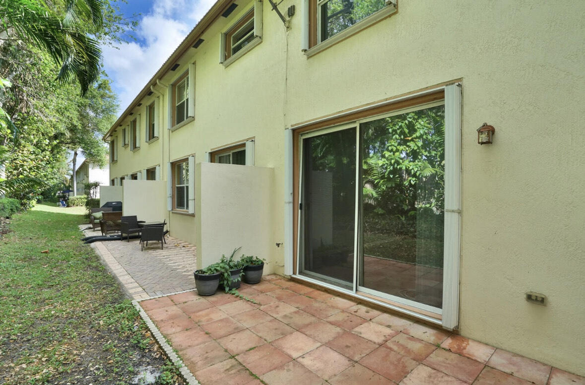 DREXEL PARK TOWNHOMES I CONDO - Residential Lease