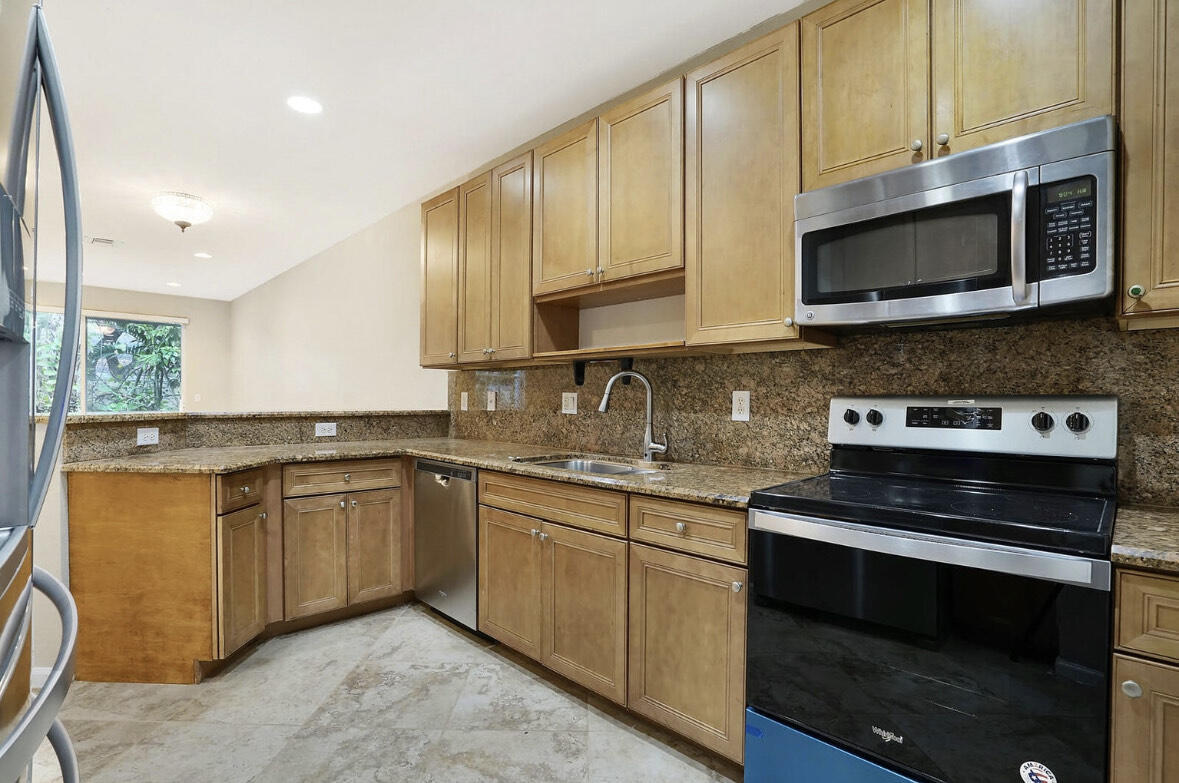 DREXEL PARK TOWNHOMES I CONDO - Residential Lease