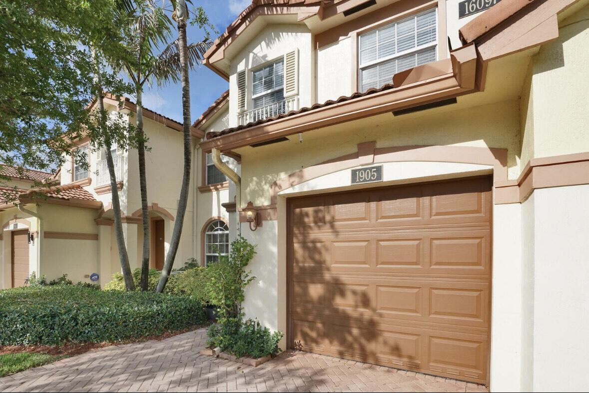 DREXEL PARK TOWNHOMES I CONDO - Residential Lease