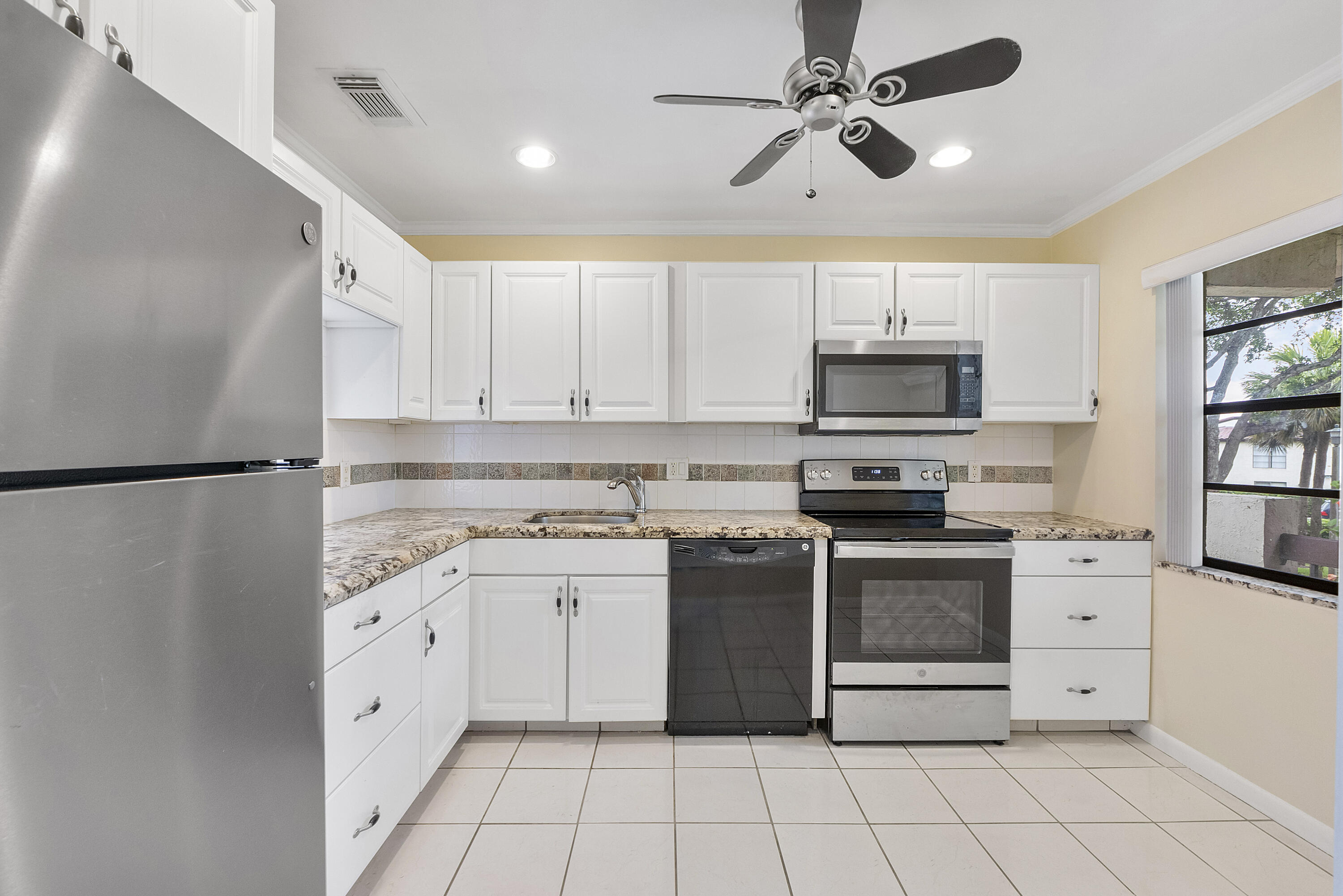 GLADES OF BOCA LAGO CONDO - Residential