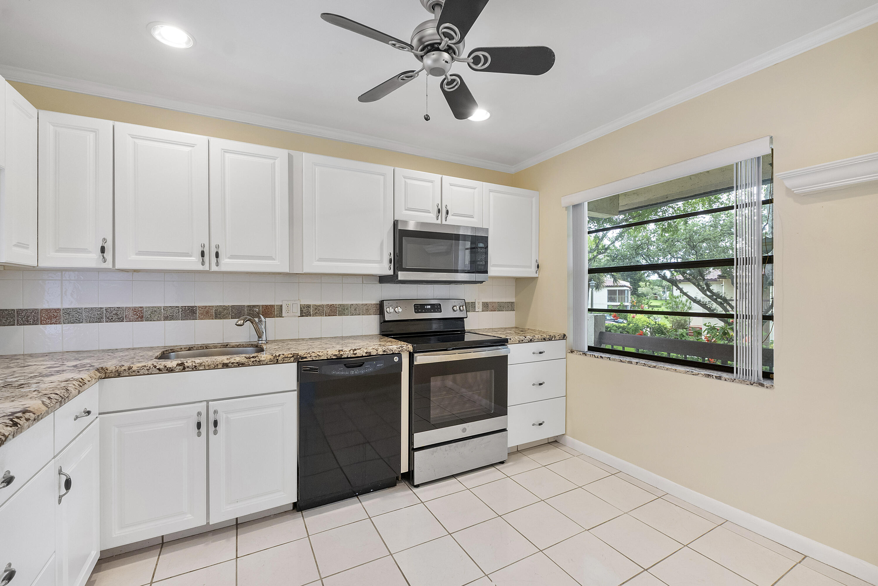 GLADES OF BOCA LAGO CONDO - Residential