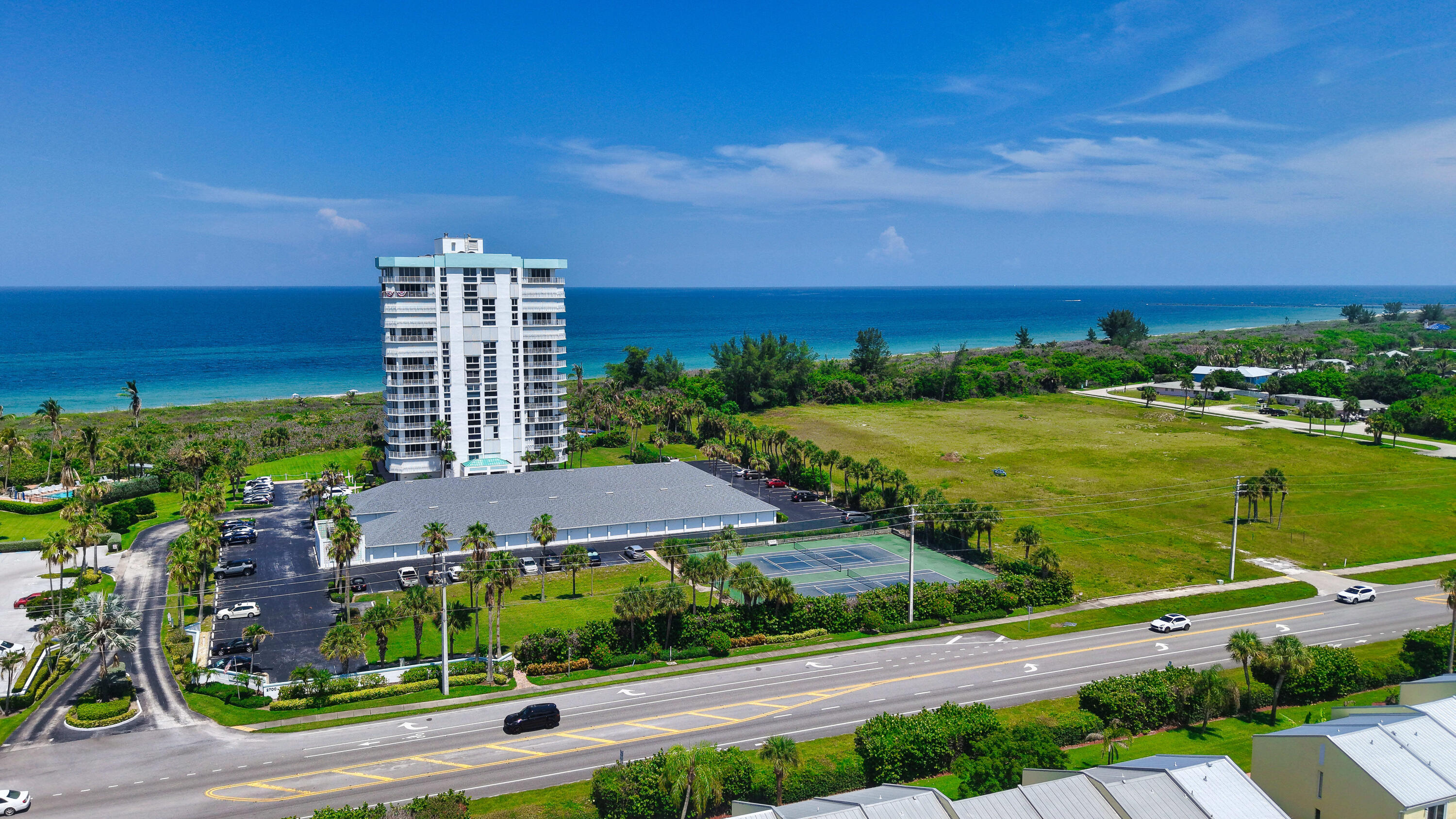 AQUANIQUE OCEAN CLUB, A CONDOMINIUM - Residential