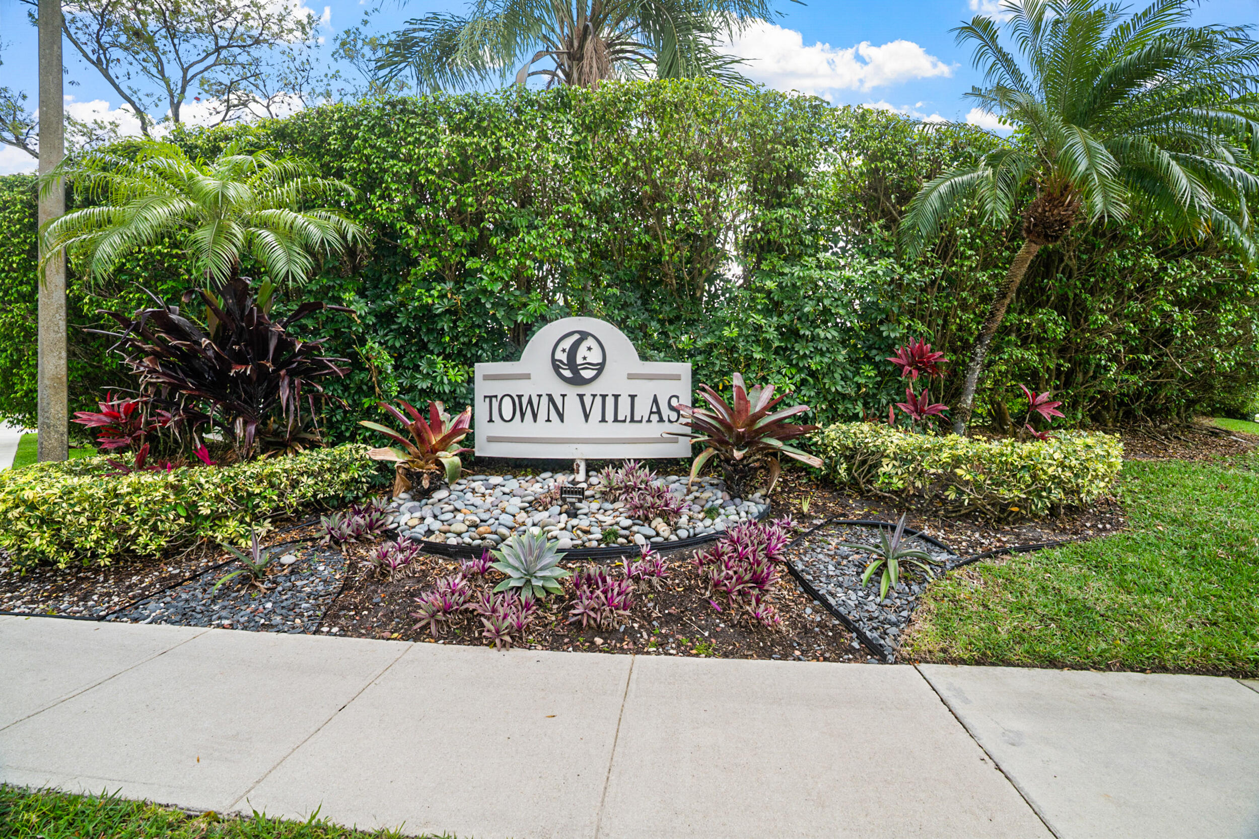 TOWN VILLAS - Residential