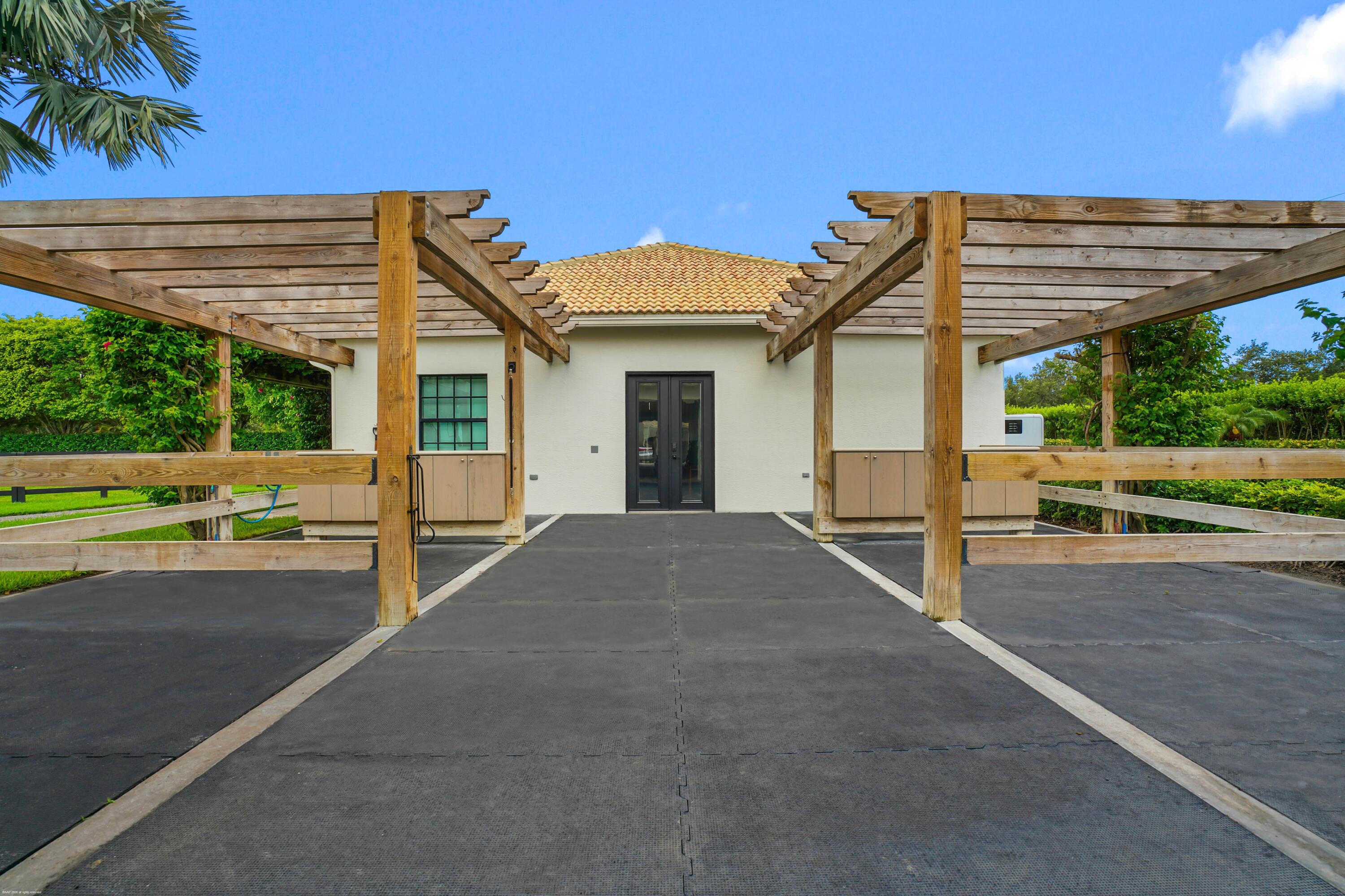 PALM BEACH POINT - Residential