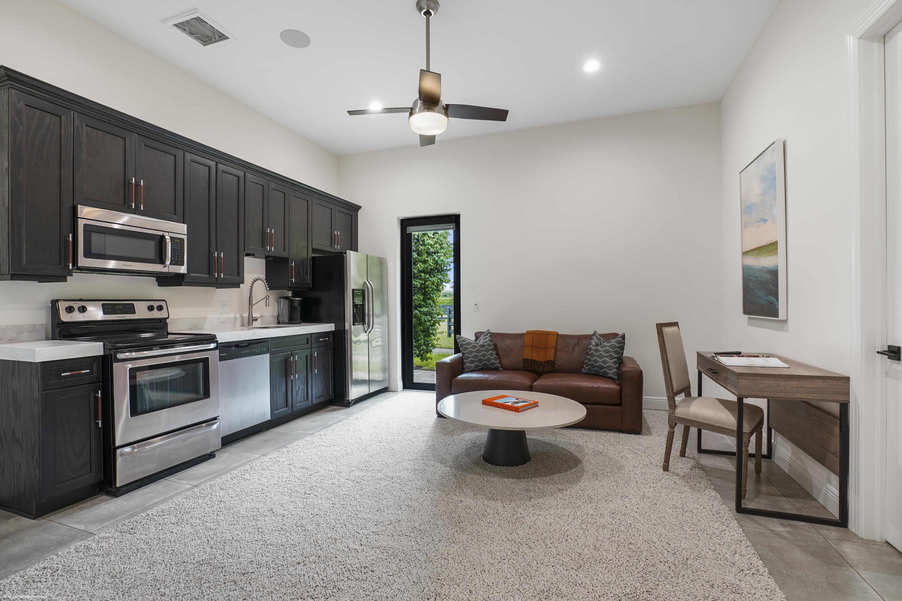 PALM BEACH POINT - Residential