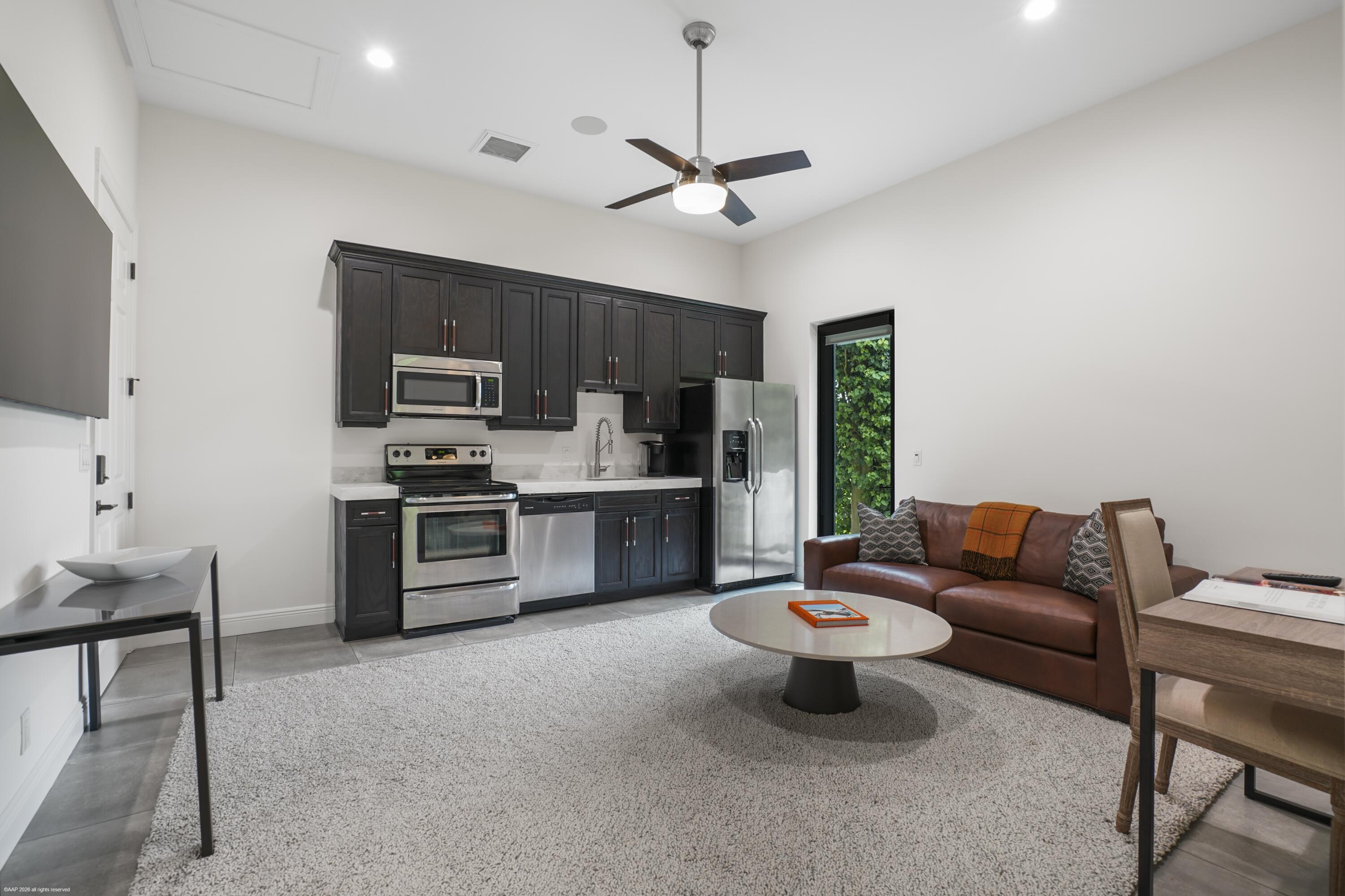 PALM BEACH POINT - Residential