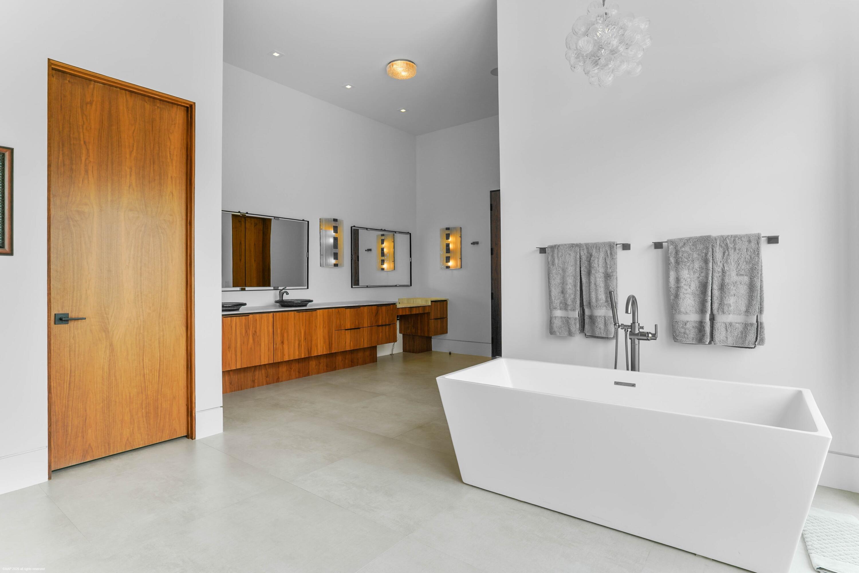 PALM BEACH POINT - Residential