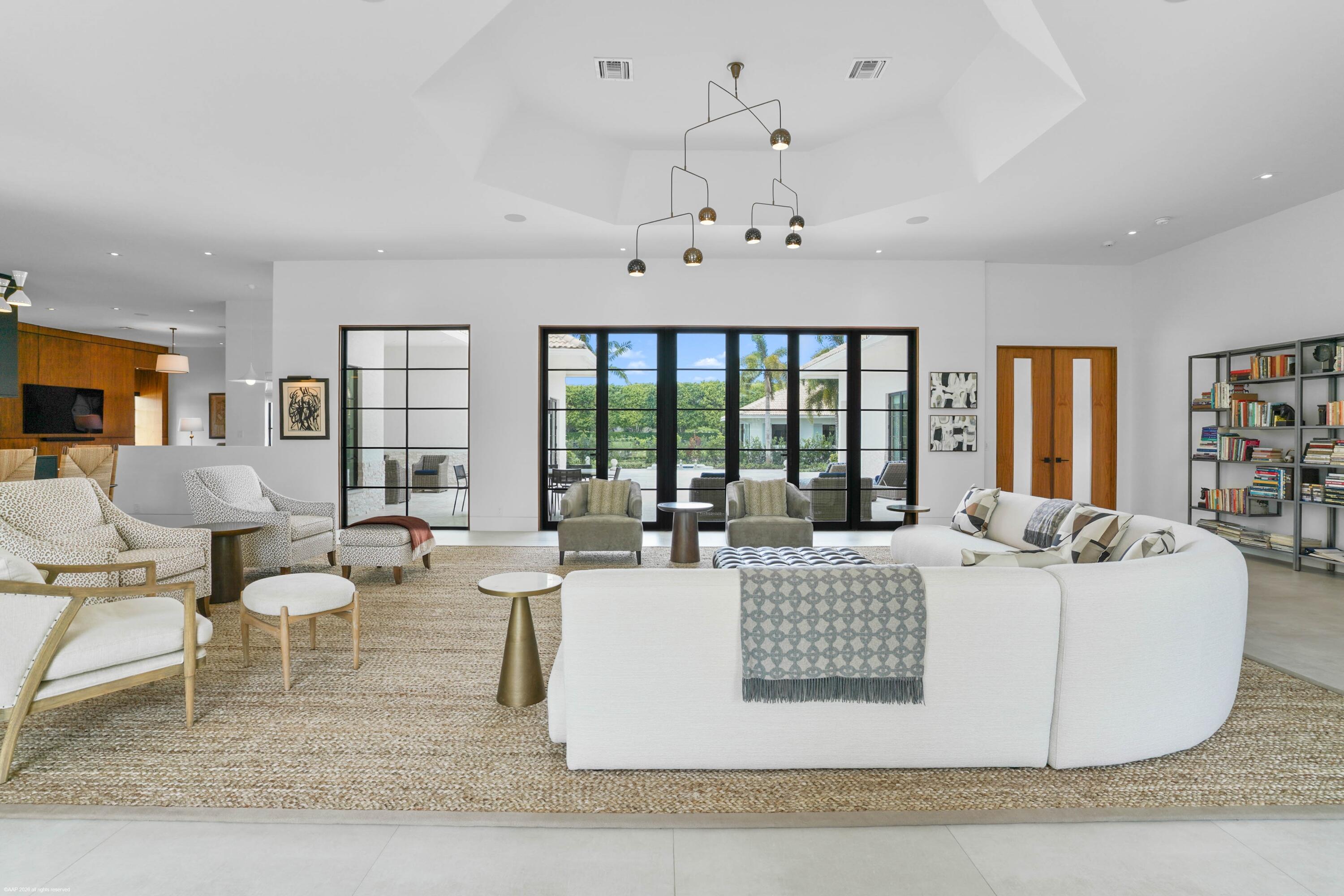 PALM BEACH POINT - Residential