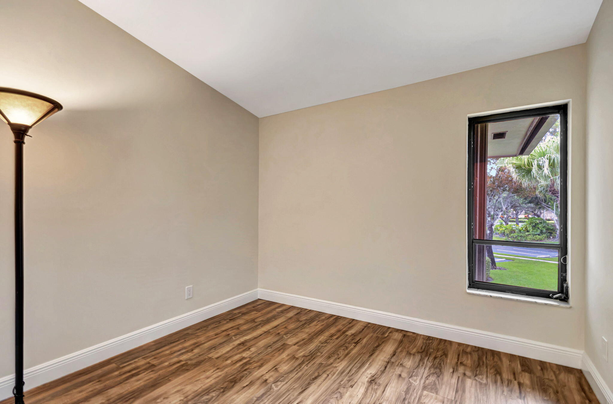 DUNBAR WOODS CONDO I II AND III IN OR4410P782, - Residential