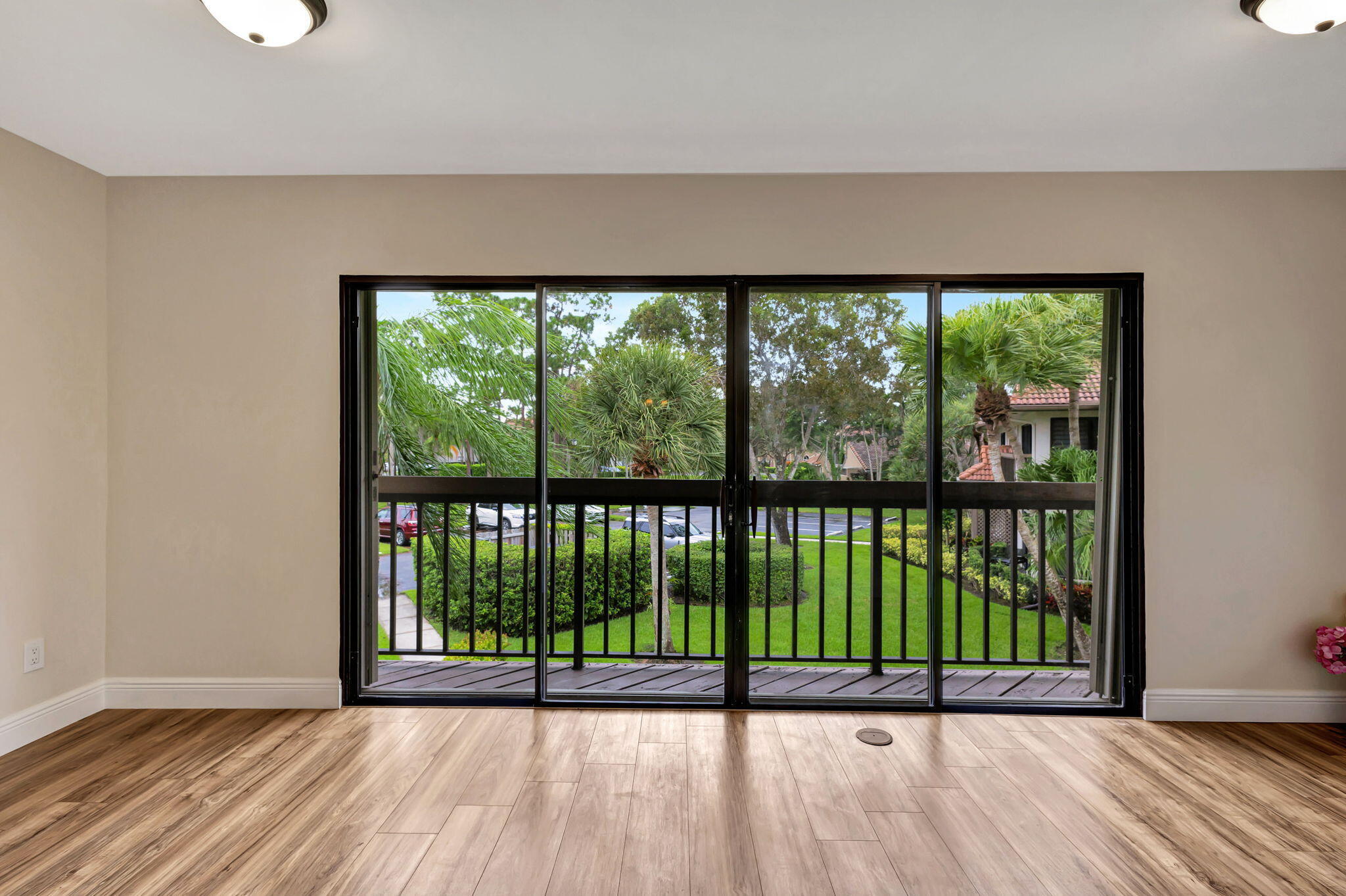 DUNBAR WOODS CONDO I II AND III IN OR4410P782, - Residential