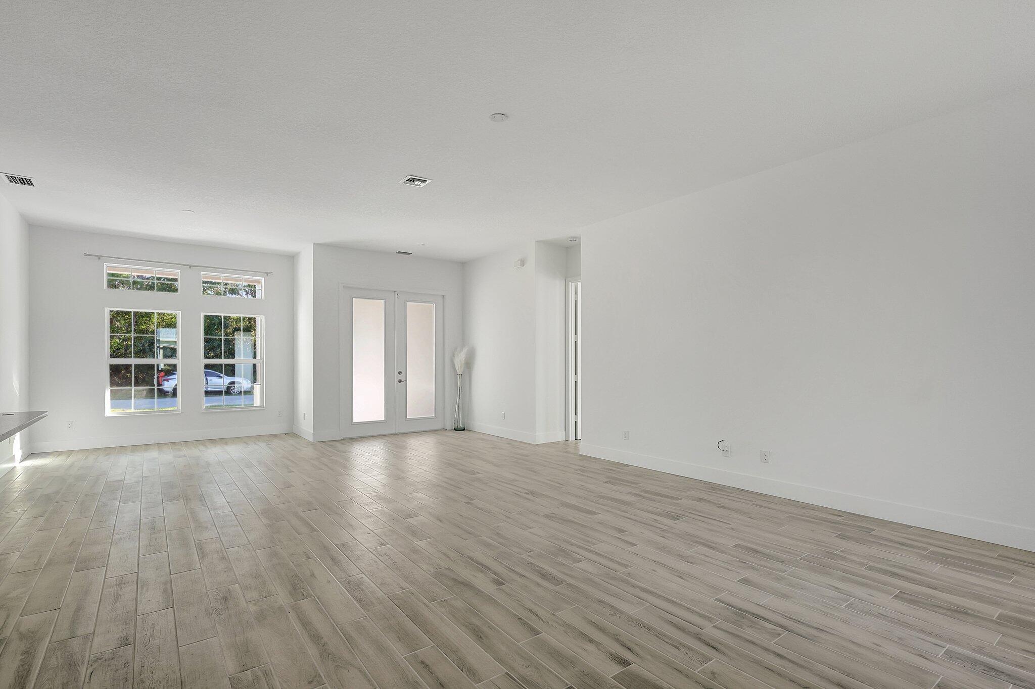 PORT ST LUCIE SECTION 19 - Residential Lease