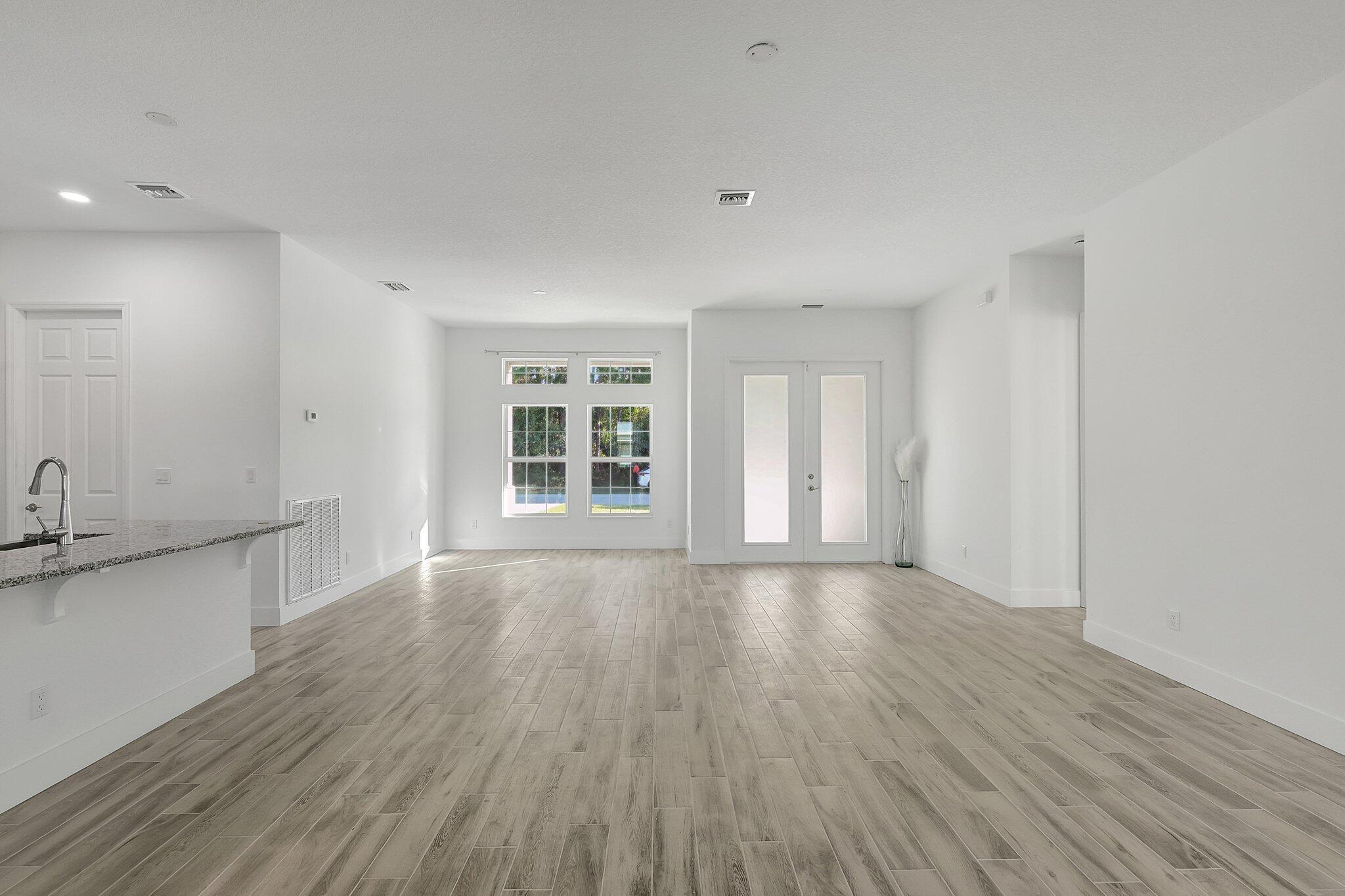 PORT ST LUCIE SECTION 19 - Residential Lease
