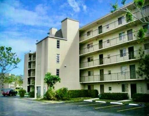 LAKESHORE AT UNIVERSITY - Residential