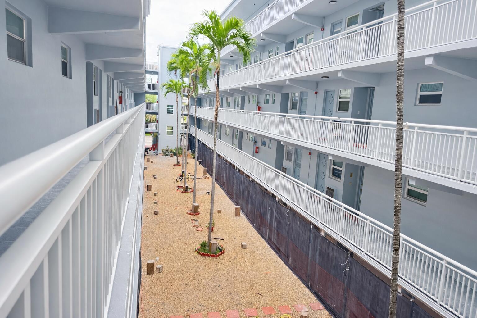 FIRST GULFSTREAM GARDEN - Residential