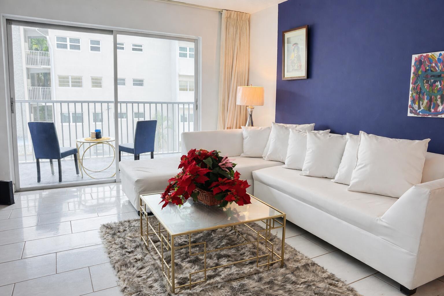 FIRST GULFSTREAM GARDEN - Residential
