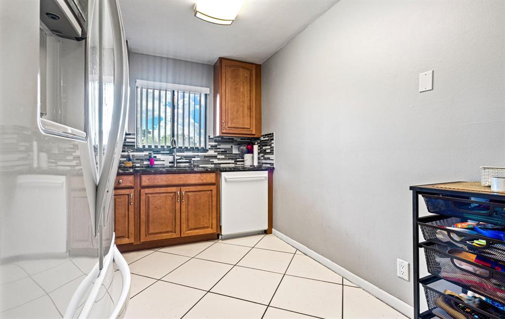 ASHMONT CONDOMINIUM E - Residential