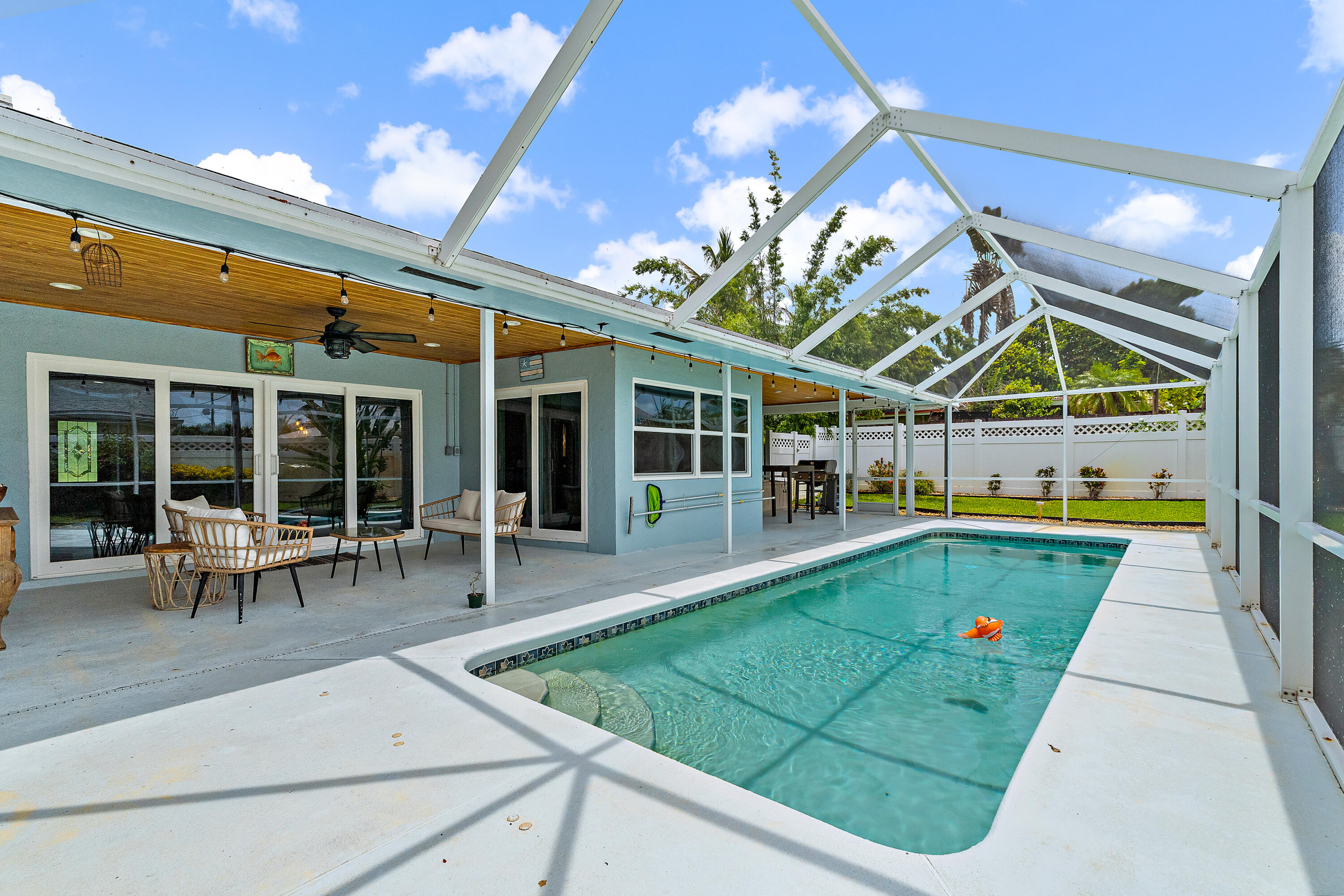 TEQUESTA PINES - Residential