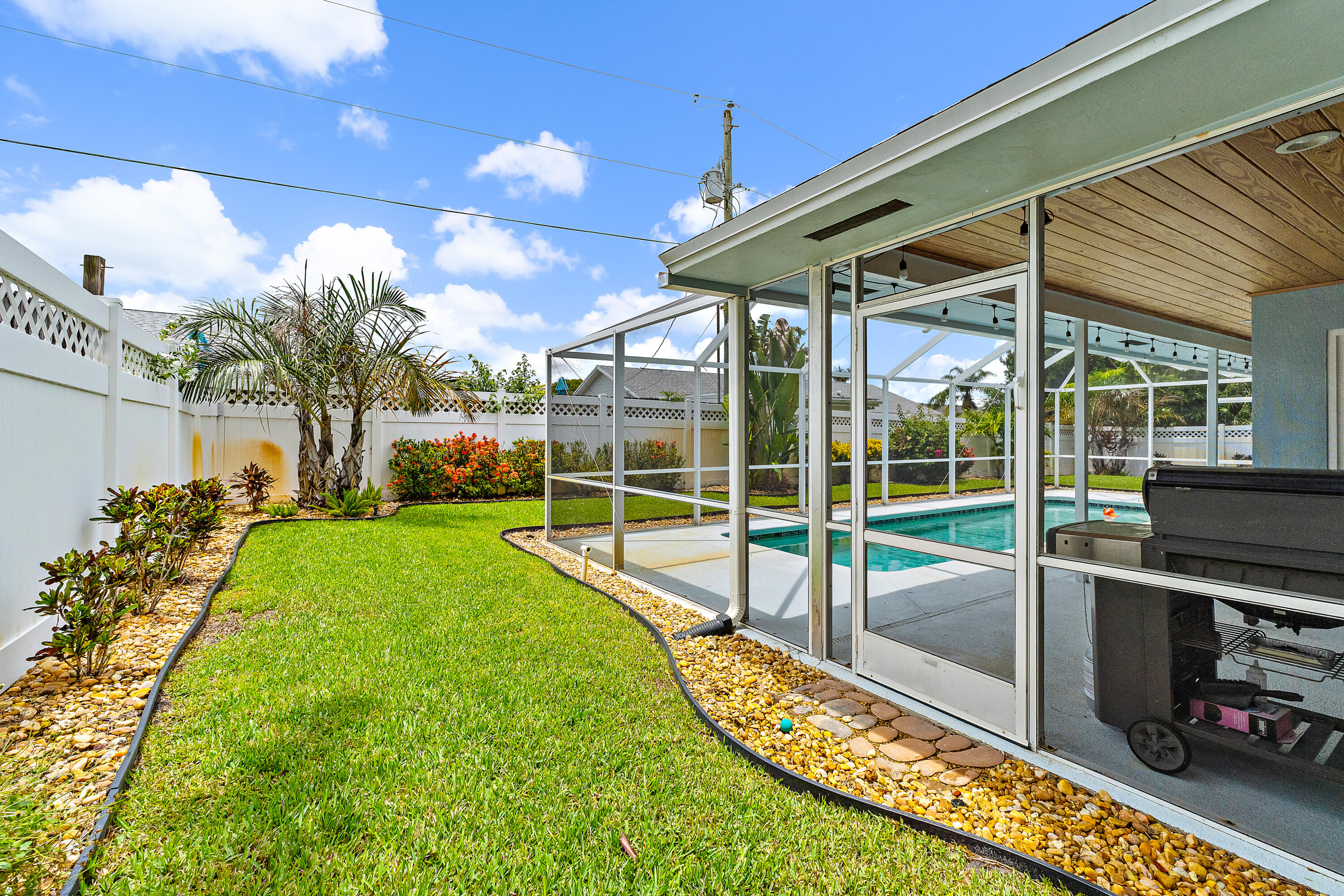 TEQUESTA PINES - Residential