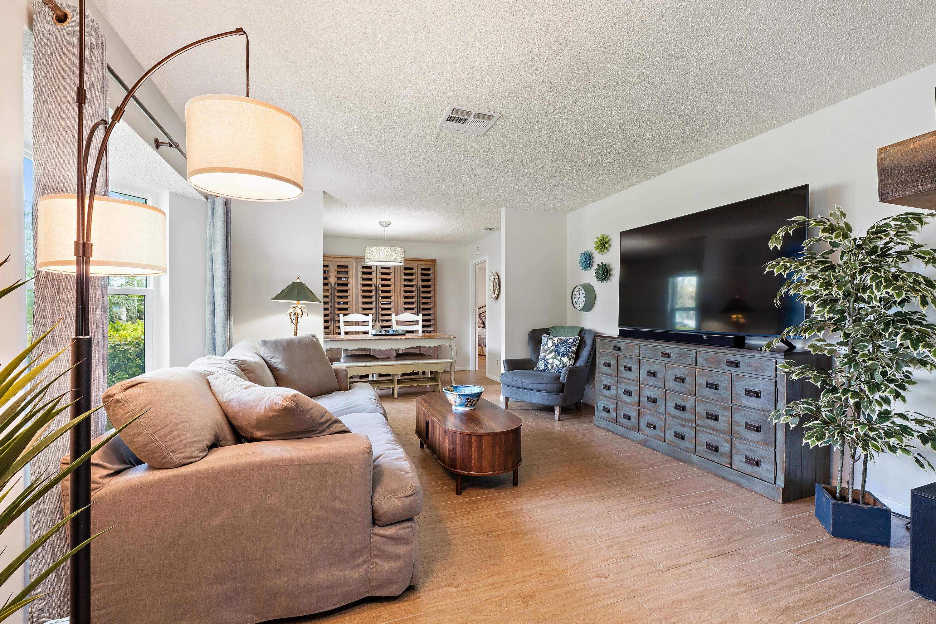 TEQUESTA PINES - Residential